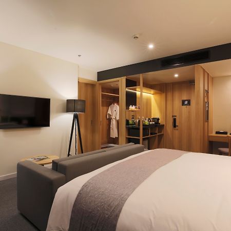 Zazz Urban Ho Chi Minh Hotel Exterior foto