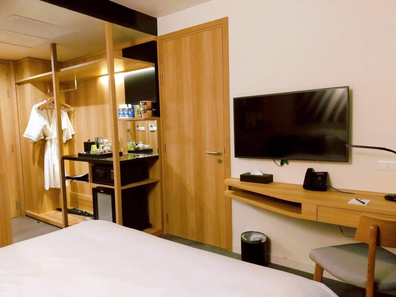 Zazz Urban Ho Chi Minh Hotel Exterior foto