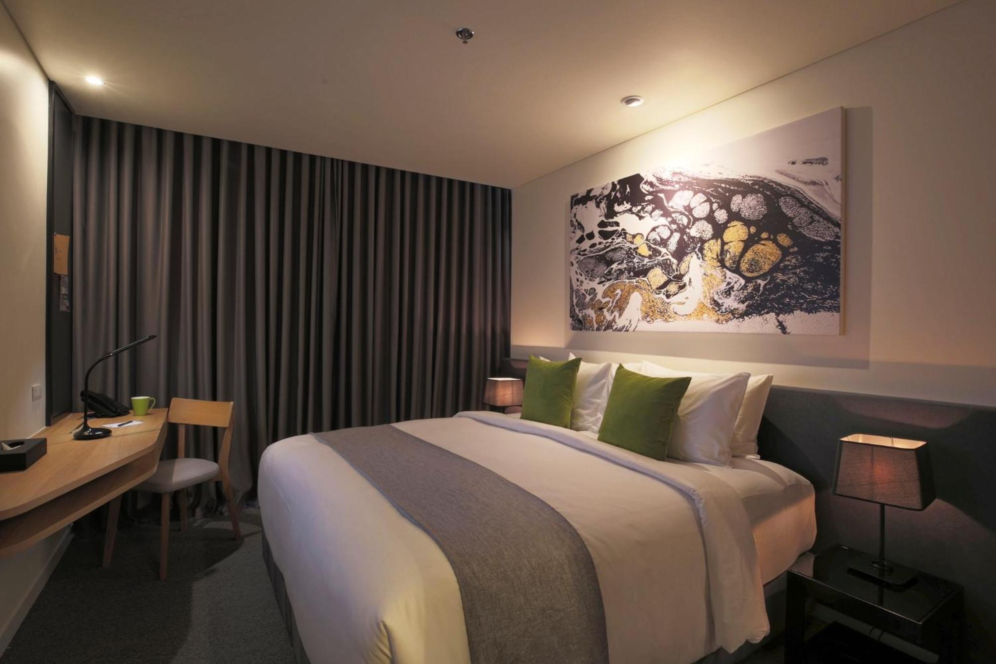 Zazz Urban Ho Chi Minh Hotel Exterior foto