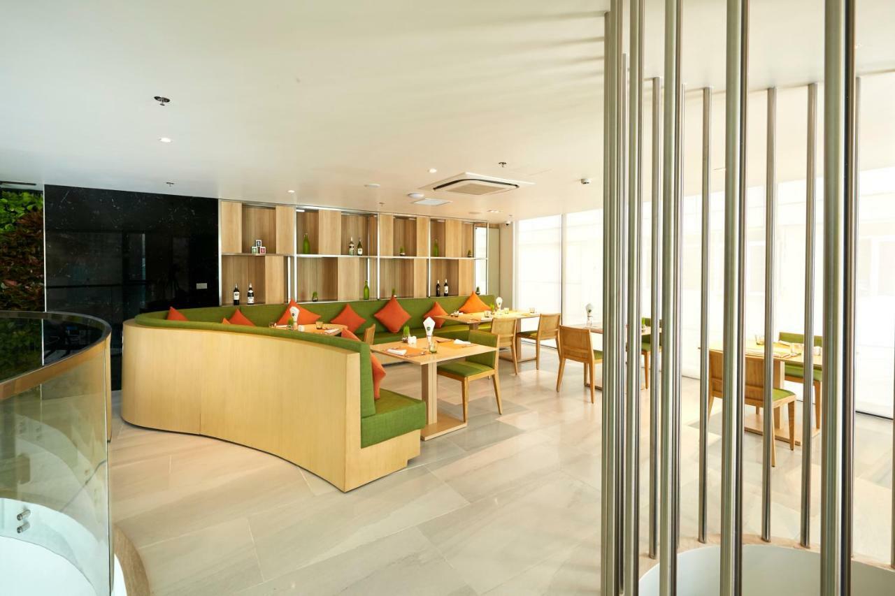 Zazz Urban Ho Chi Minh Hotel Exterior foto